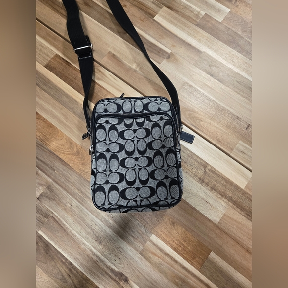 Coach Signature Canvas Monogram Crossbody Messenger bag w/ 3 Zip Compartment - Picture 3 of 16